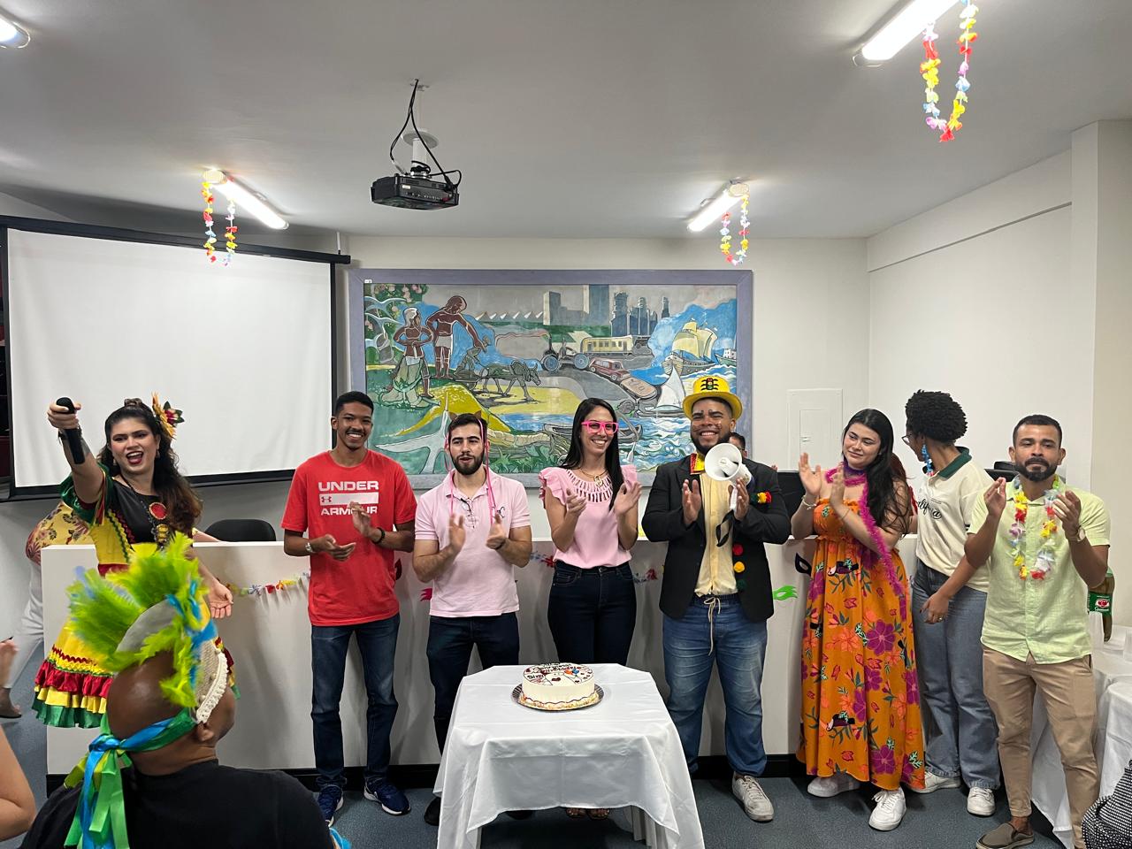 SMTT de Aracaju celebra aniversariantes de fevereiro em clima de Carnaval - SMTT Aracaju